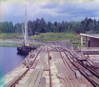 Dam bij Lizhma Station, Karelië, aan de Murmansk-spoorlijn, 1905-1915 door Sergey Prokudin Gorsky
